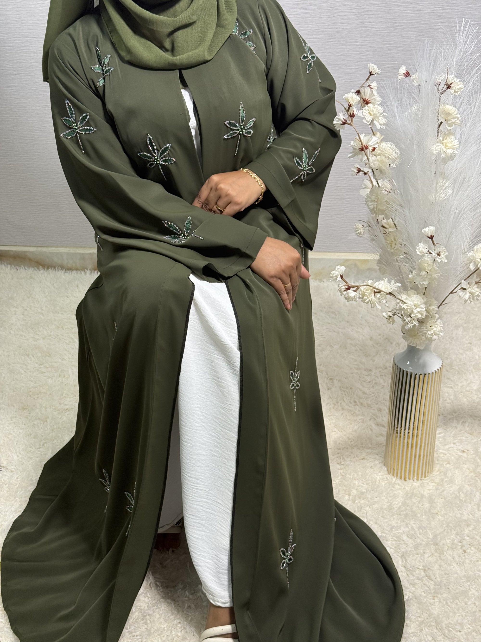 طقم عباية زيتوني R003
