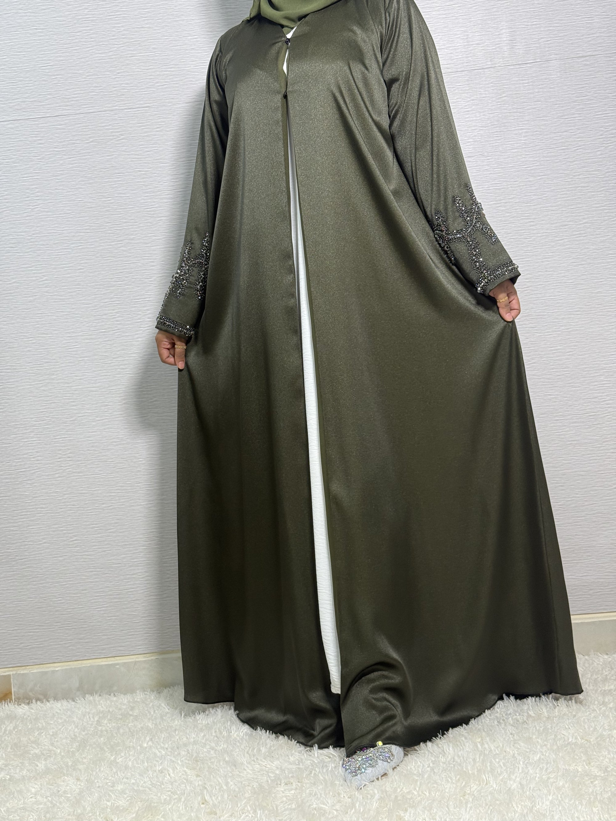 طقم عباية زيتوني R011