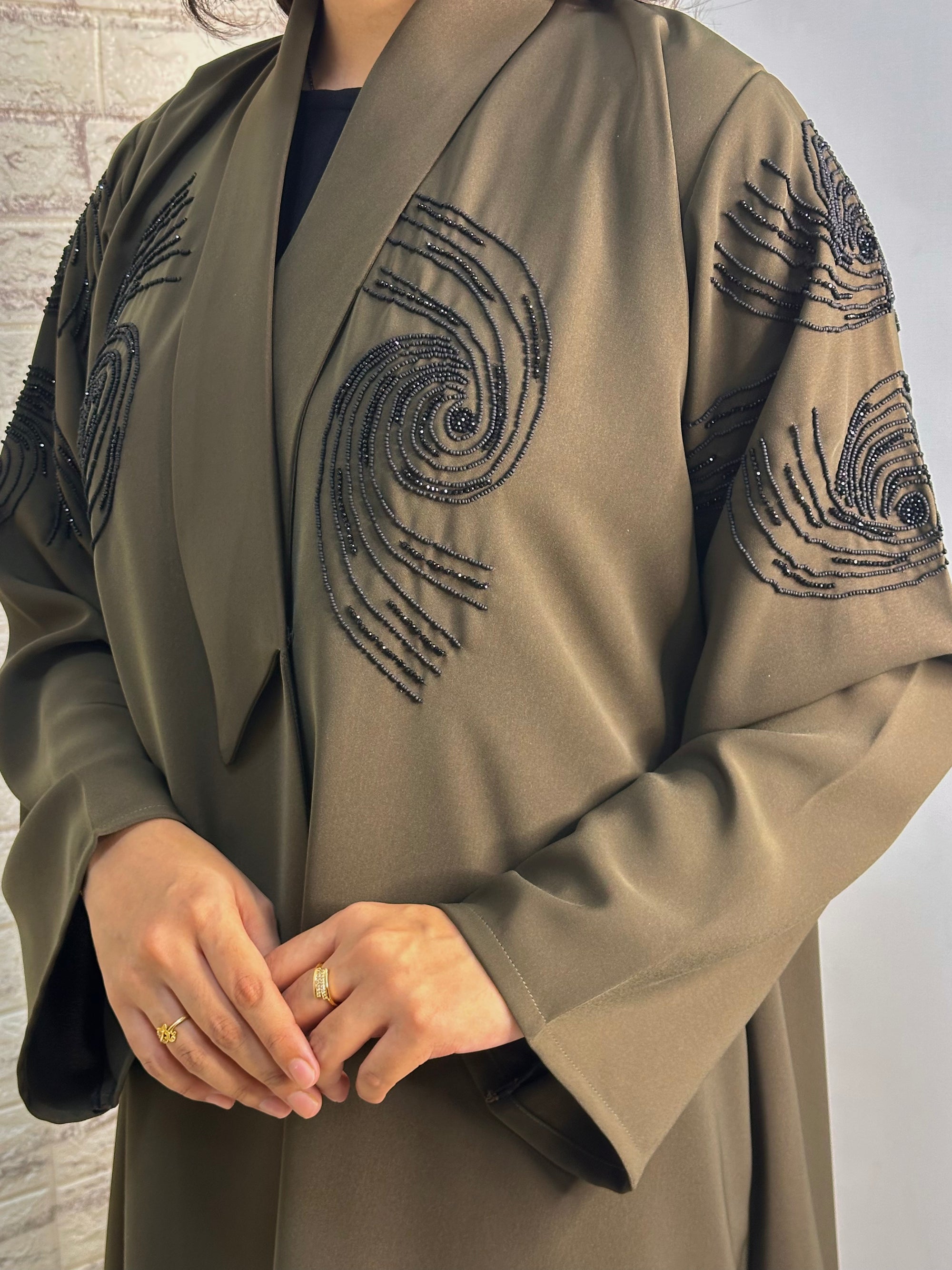 طقم عباية باربي زيتوني R018