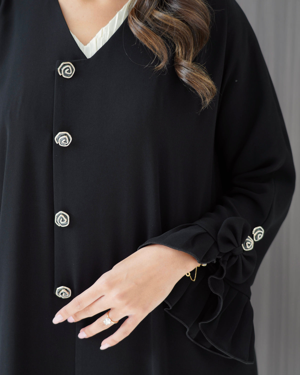 R246 Rose Buttons Design Elegant Abaya