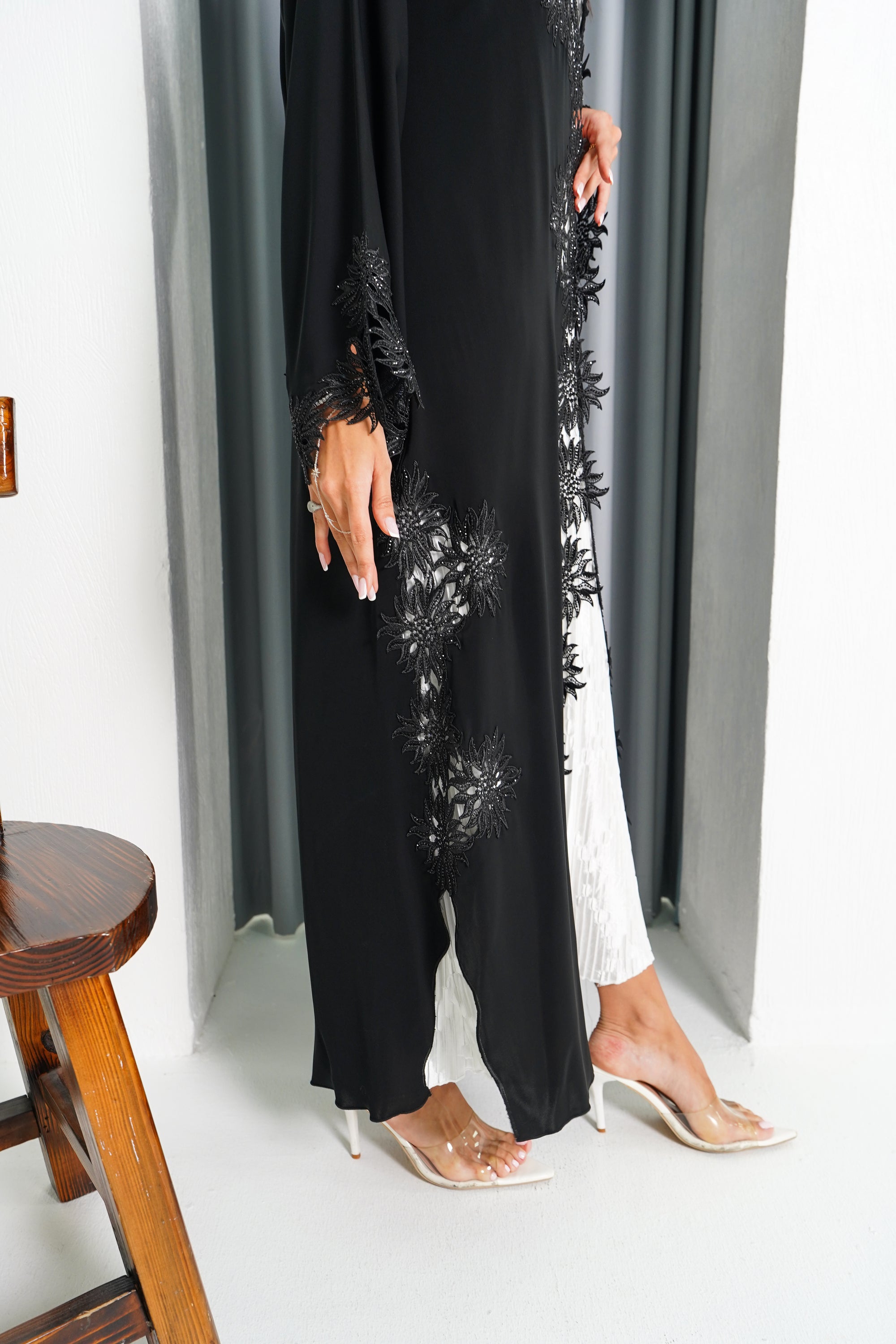 R195 Black elegant  Abaya Set