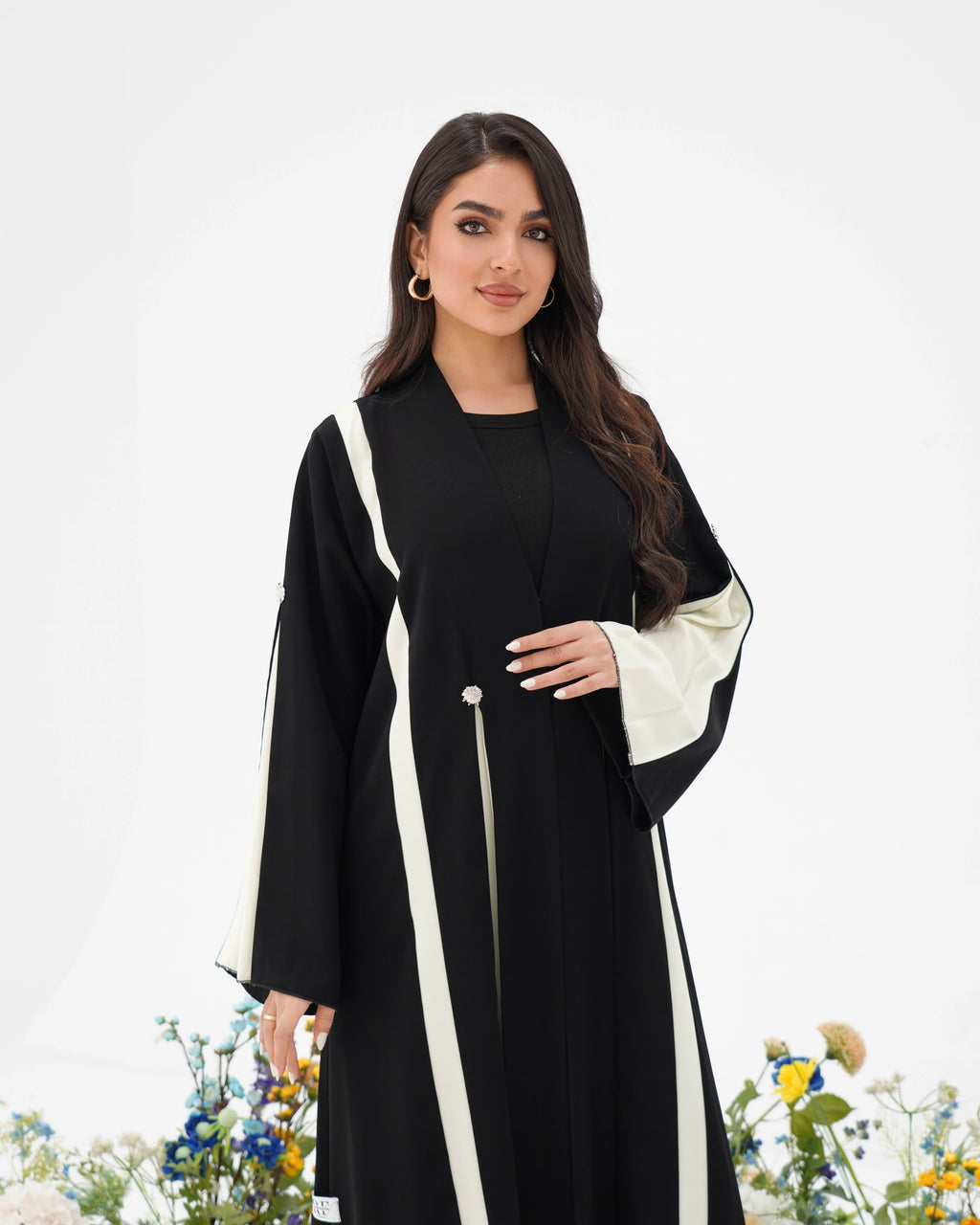 R297 Stylish cutting Model black and beige Abaya