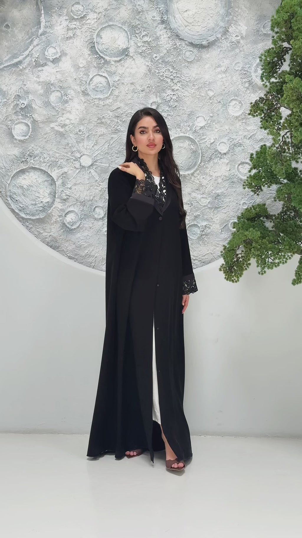 R317 Luxurious Modern coat model Black Abaya