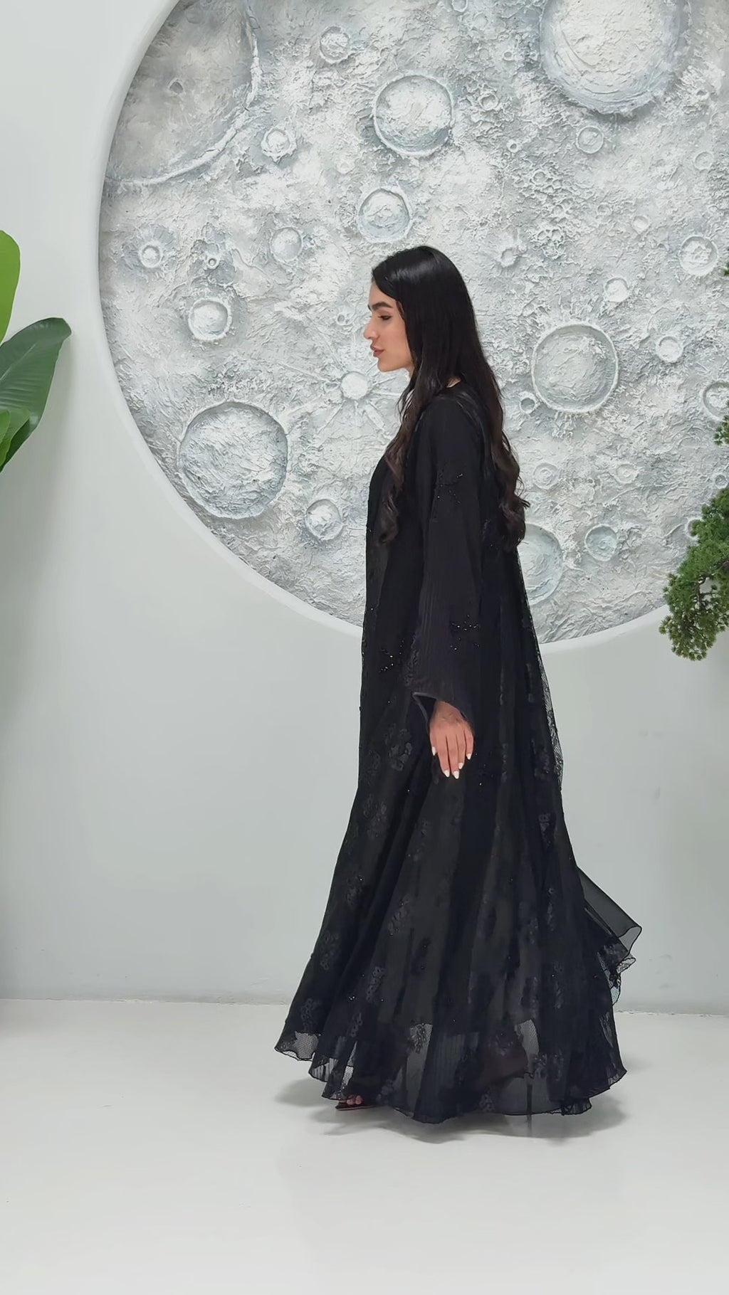 R321 Luxurious Chiffon Gulf Model Black Abaya