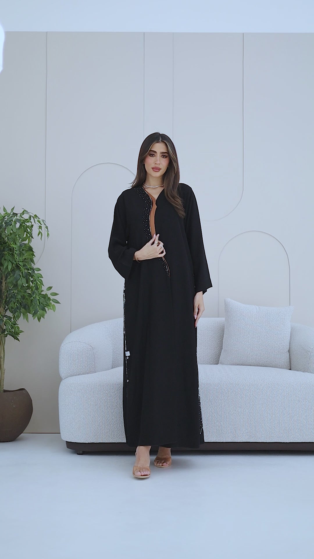 R283 | Elegant Gulf Cut Abaya