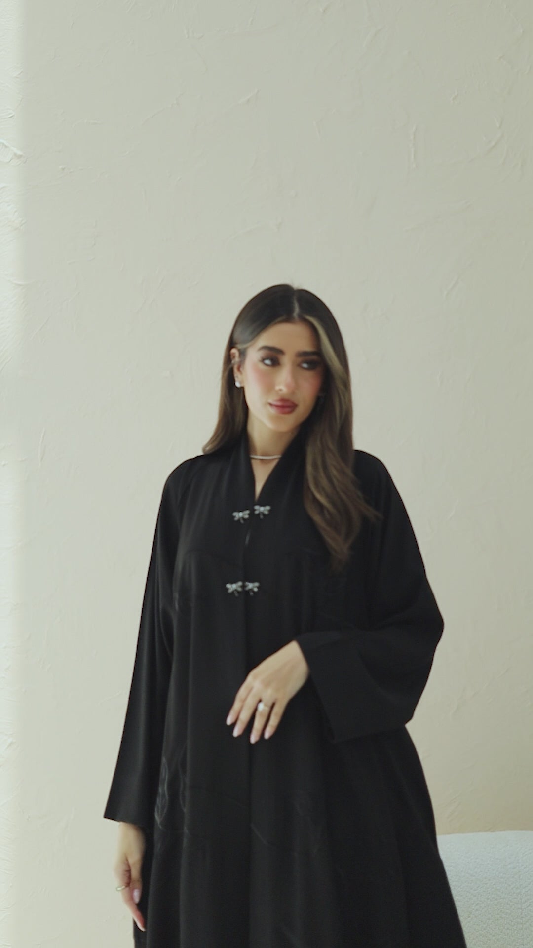 R289 | Classic Black Abya