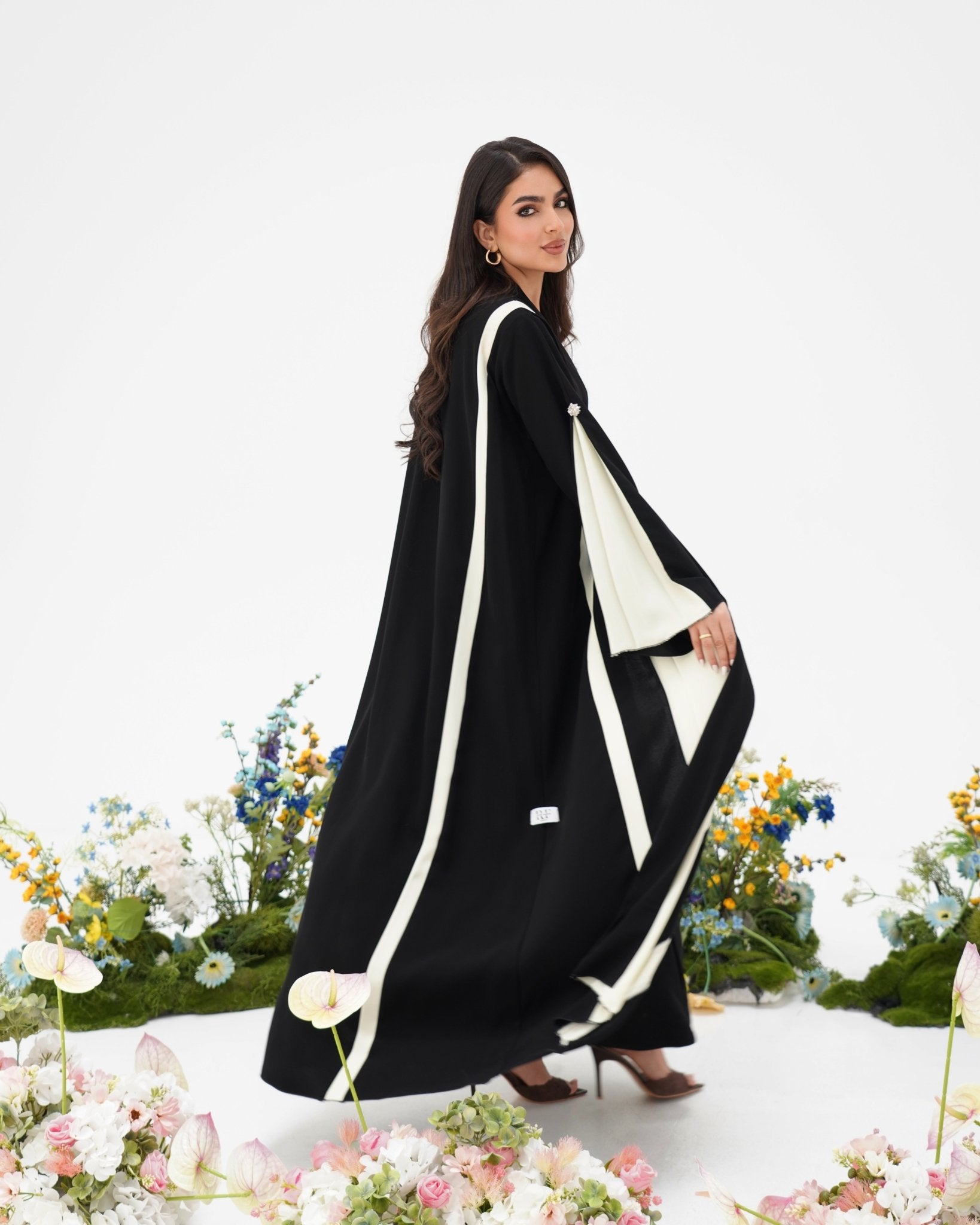 R297 Stylish cutting Model black and beige Abaya Abaya for Women UAE – Abaya – Rutba Fashion Abaya